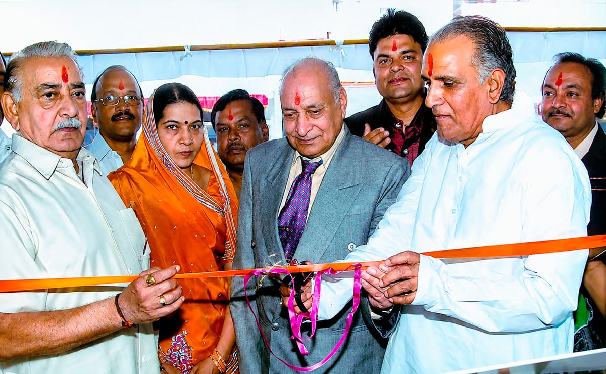 Anmol Ratan ribbon-cutting ceremony